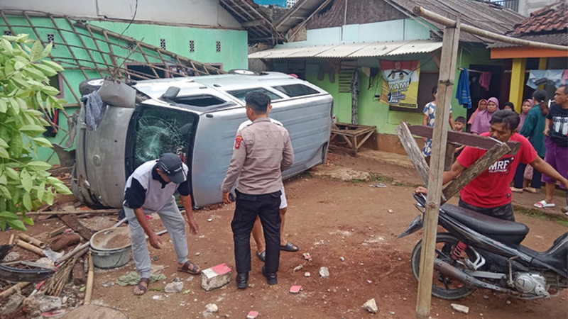 Mobil Jatuh dari Tebing, Nenek di Bogor Tewas dalam Insiden Tragis